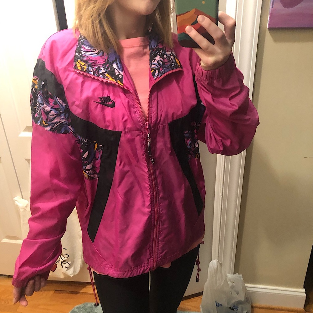 VTG Nike Windbreaker! Abstract and Lightweight